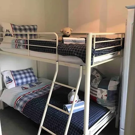 בית נופש Lilly's Cottage, Filey, Sleeps 8 פילי
