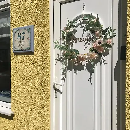 Lilly's Cottage, Filey, Sleeps 8 פילי