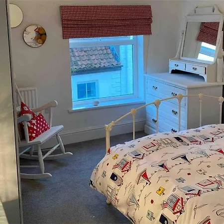 בית נופש Lilly's Cottage, Filey, Sleeps 8 *