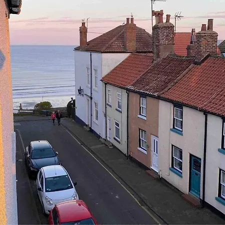 Holiday home Lilly's Cottage, Filey, Sleeps 8 Filey